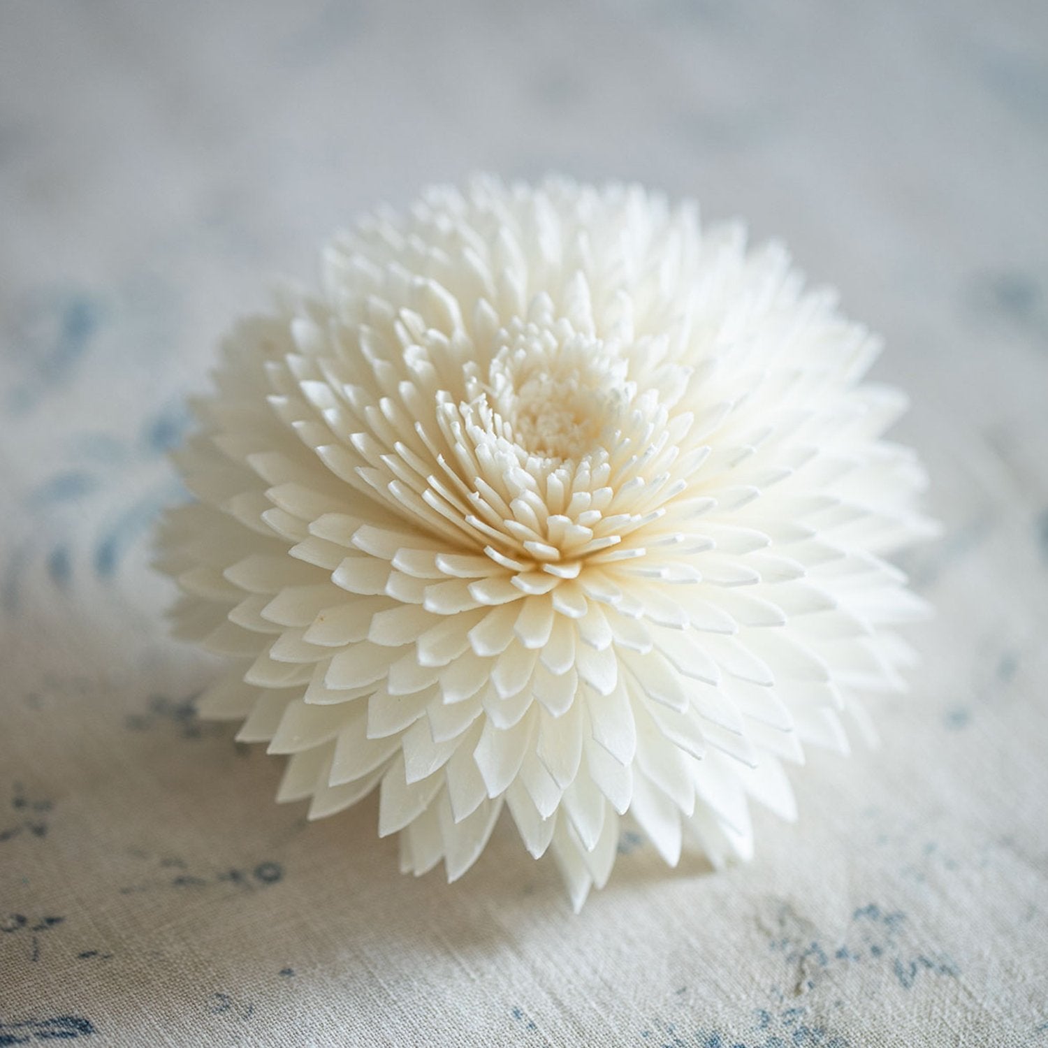 Medium Zinnia Diffuser Flower