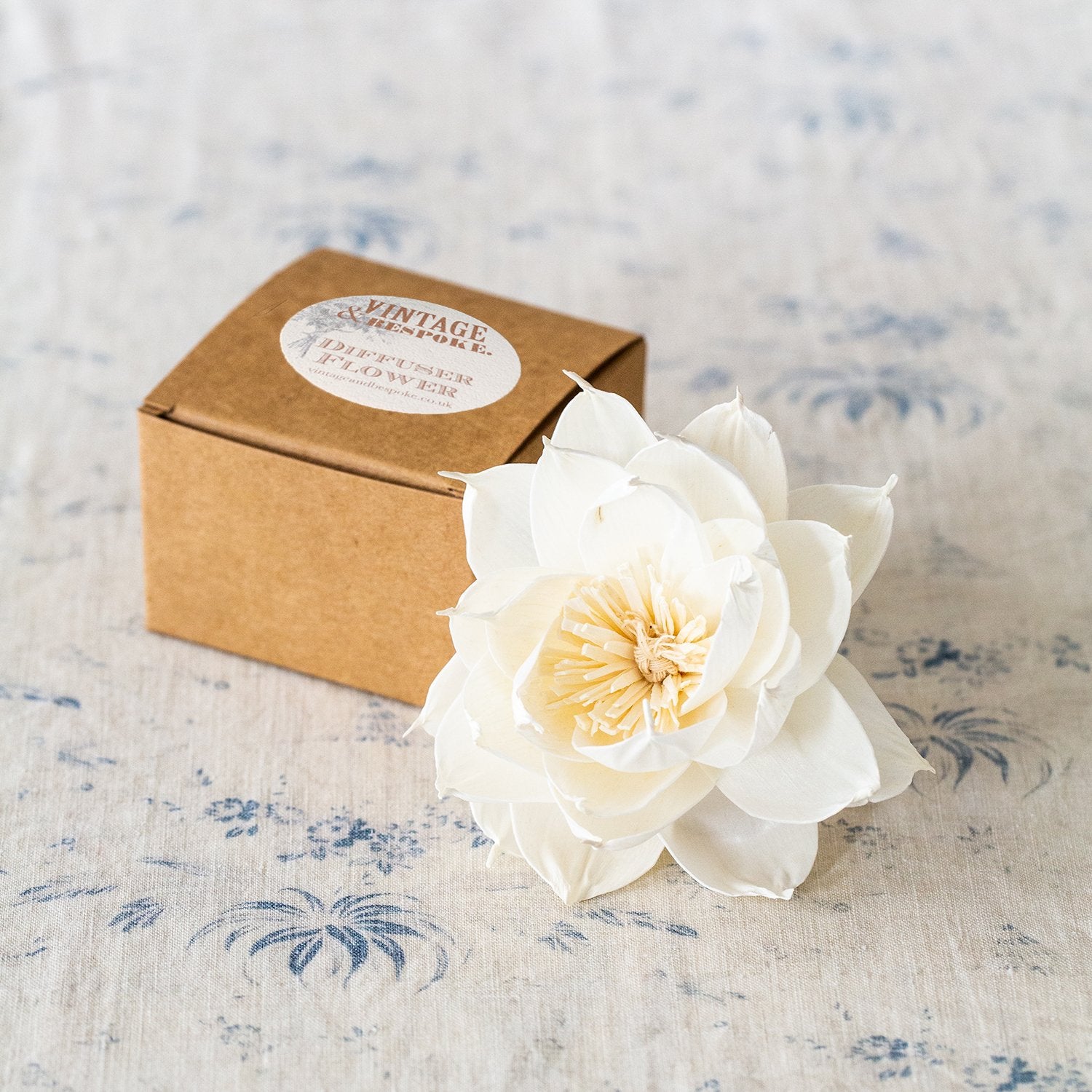 Medium Cosmos Diffuser Flower