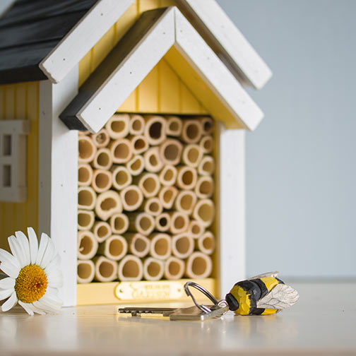 wooden bumble bee keyring