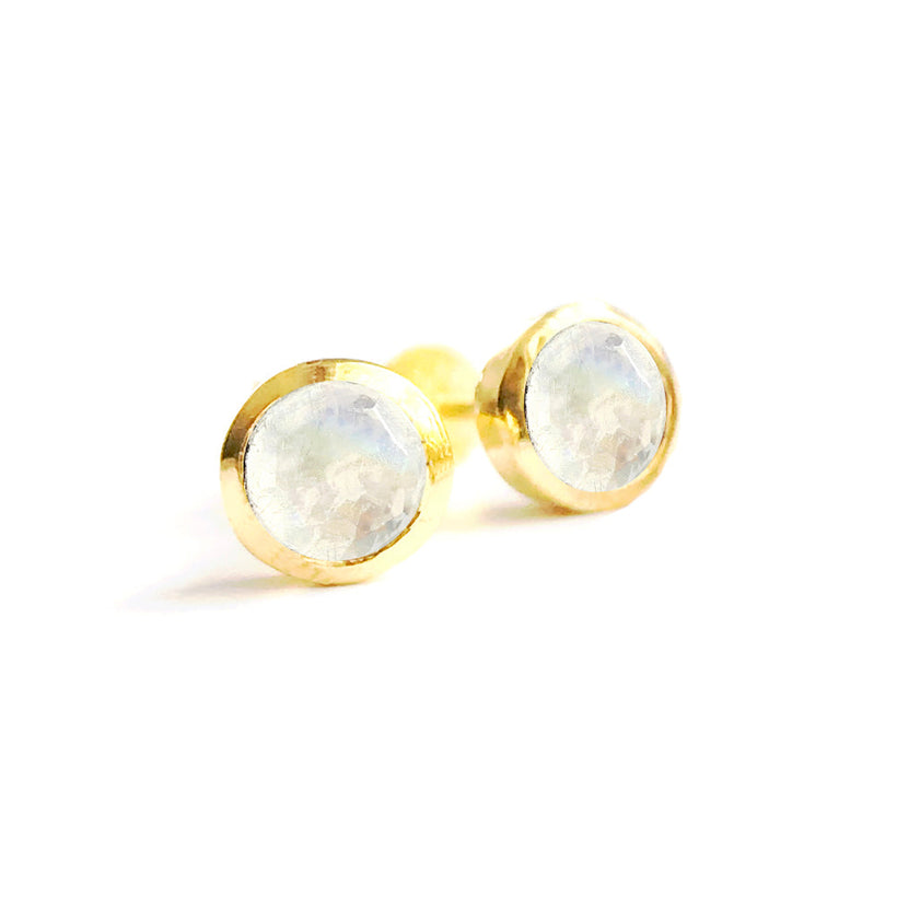 JUNE - MOONSTONE AND PEARLS