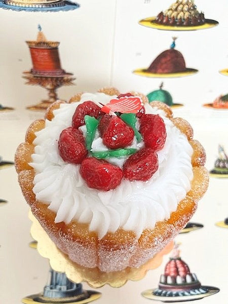 strawberry charlotte cake candle 