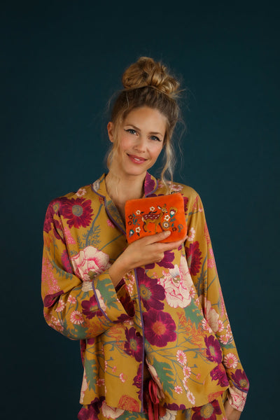 clutch bag in velvet 