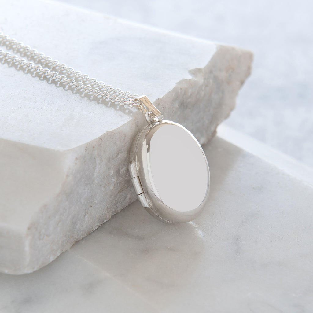 Silver outlet locket design