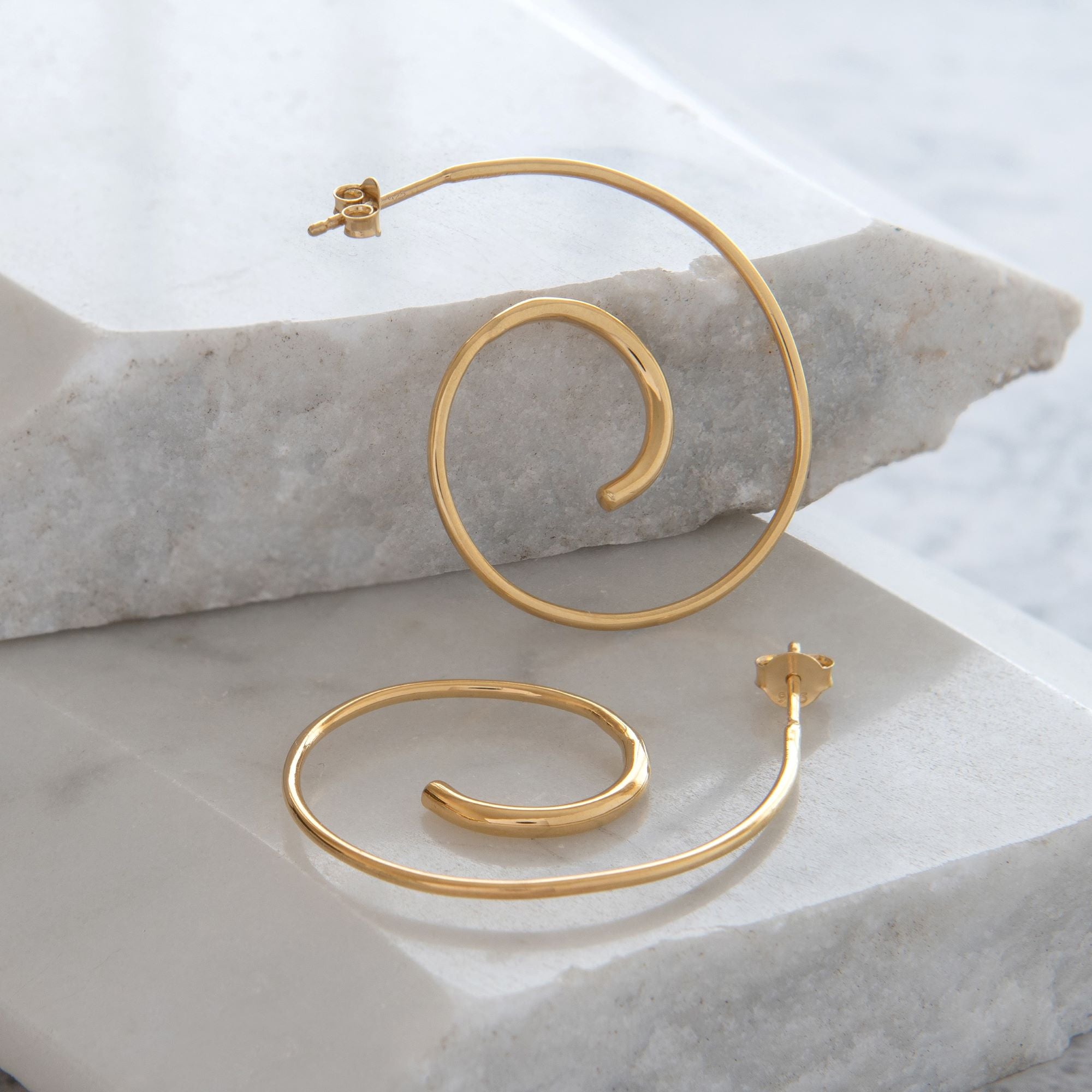 Spiral hoops top