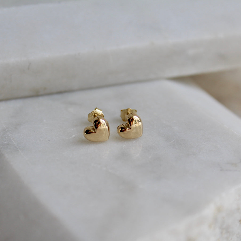 Solid gold sales heart earrings