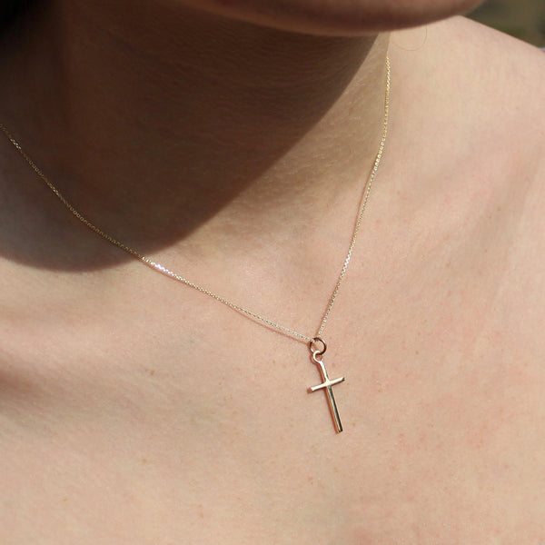 cross necklace in 14ct gold 